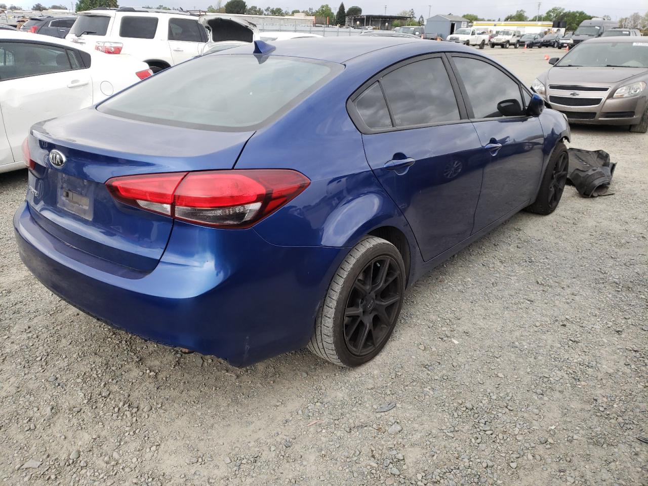 Photo 4 from auction – 2017 KIA FORTE LX with VIN 3KPFL4A7XHE025348