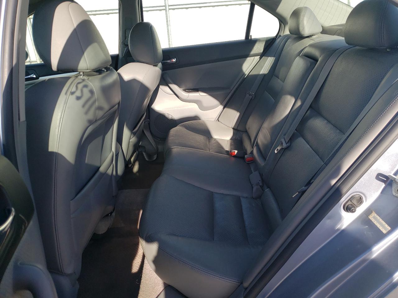 Photo 6 from auction – 2005 ACURA TSX with VIN JH4CL96815C028111