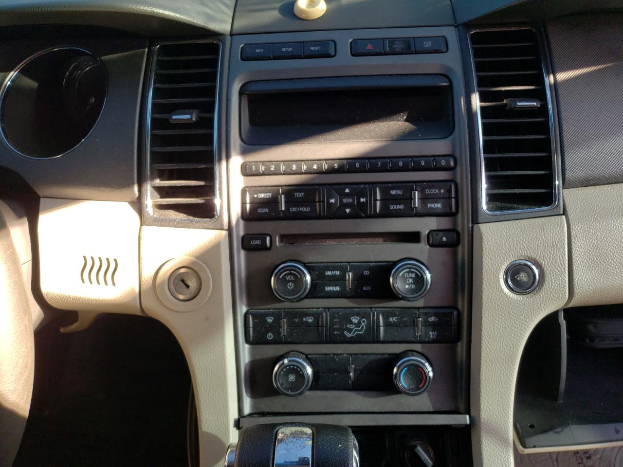 Photo 9 from auction – 2011 FORD TAURUS SE with VIN 1FAHP2DW6BG152907