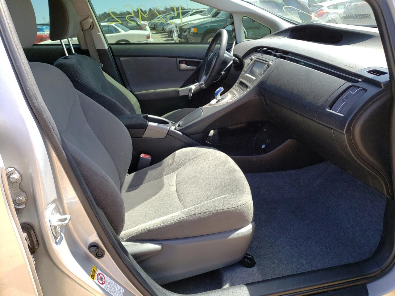 Photo 5 from auction – 2015 TOYOTA PRIUS with VIN JTDKN3DU1F0436969
