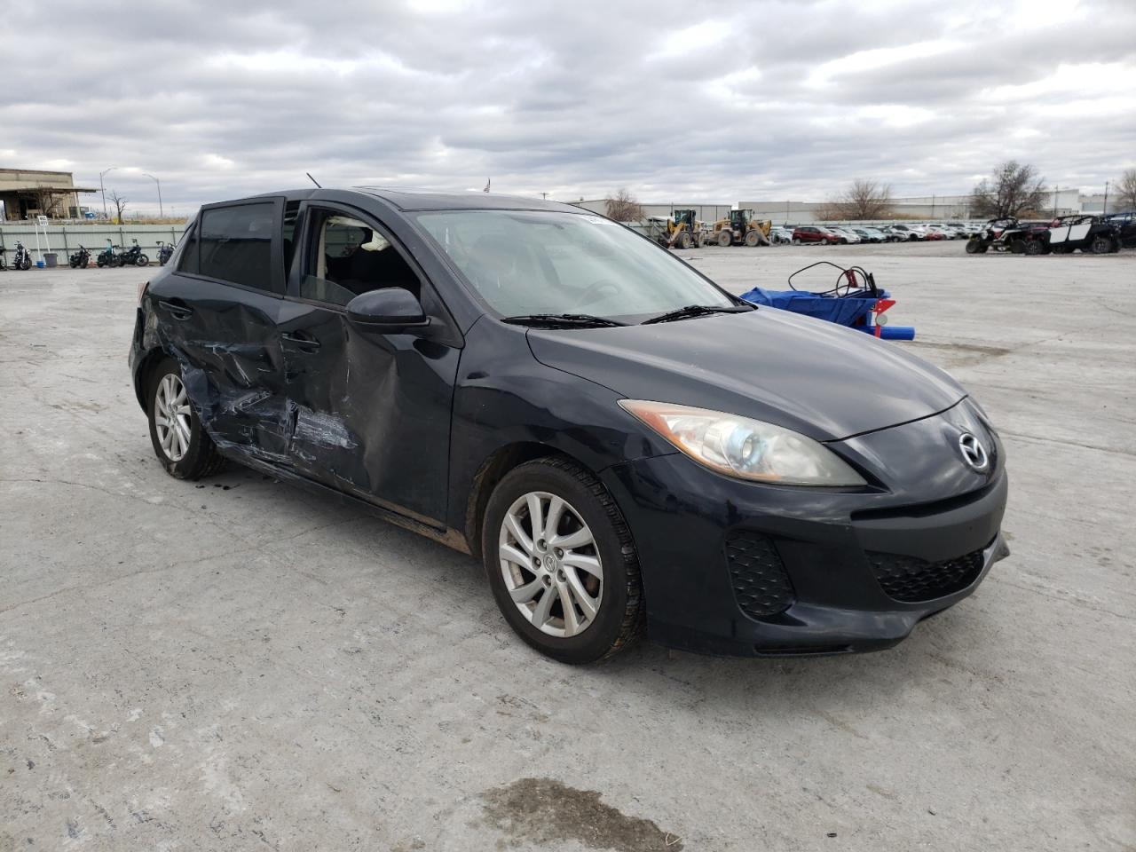 MAZDA 3 I 2012 with VIN JM1BL1L78C1555498 - Photo from auction