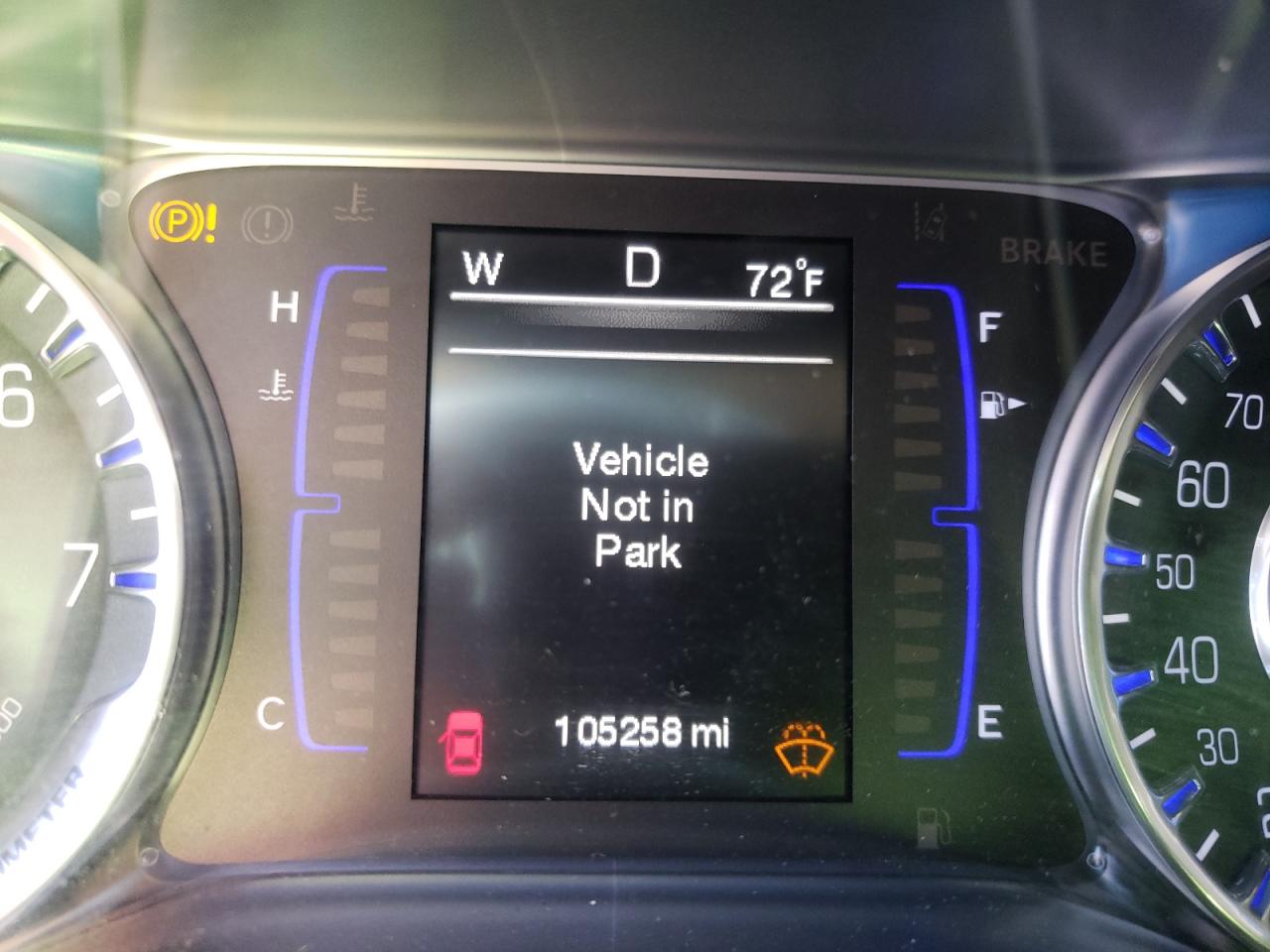Photo 8 from auction – 2015 CHRYSLER 200 LIMITE with VIN 1C3CCCAB5FN758180