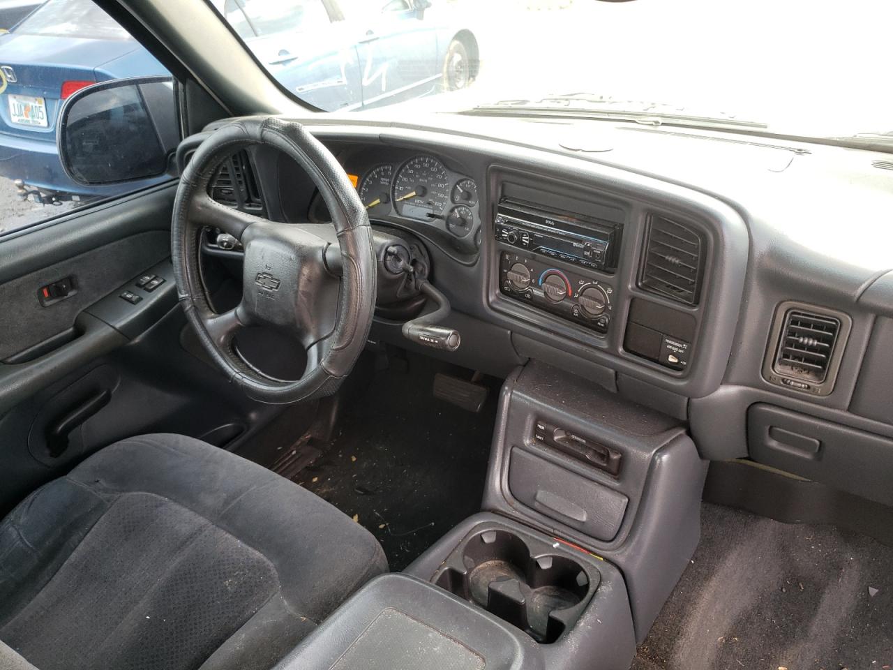 Photo 9 from auction – 2000 CHEVROLET SILVERADO with VIN 2GCEC19T5Y1407523
