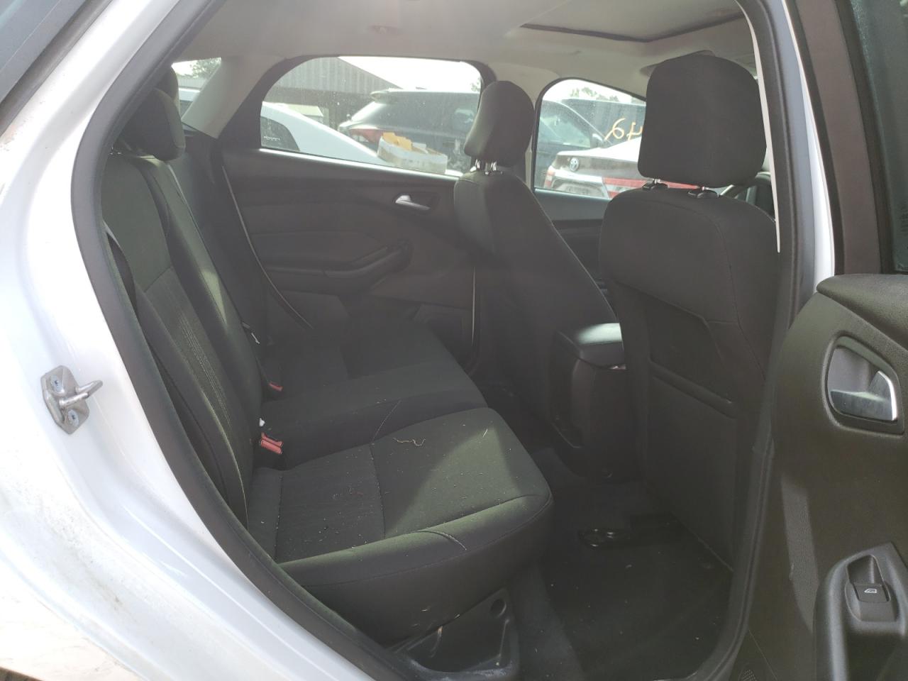 Photo 6 from auction – 2016 FORD FOCUS SE with VIN 1FADP3K26GL284035