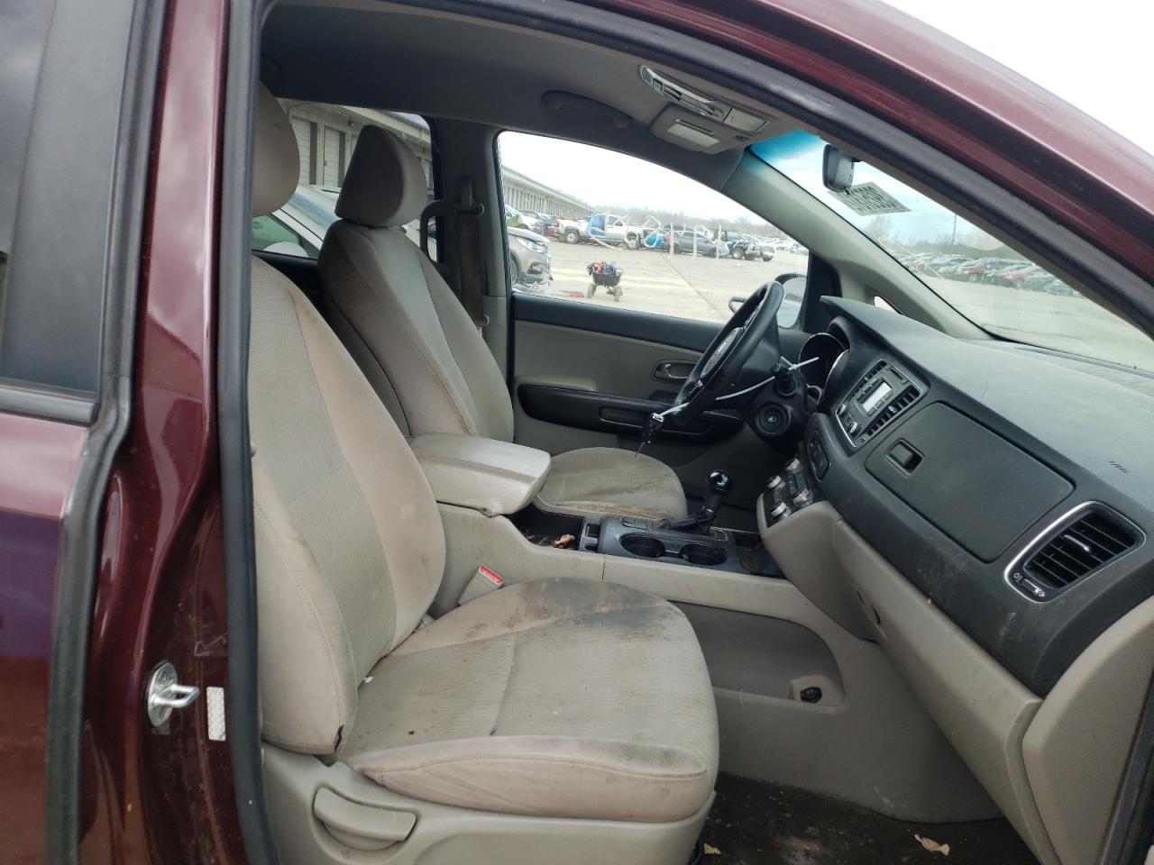 Photo 5 from auction – 2017 KIA SEDONA LX with VIN KNDMB5C17H6234402