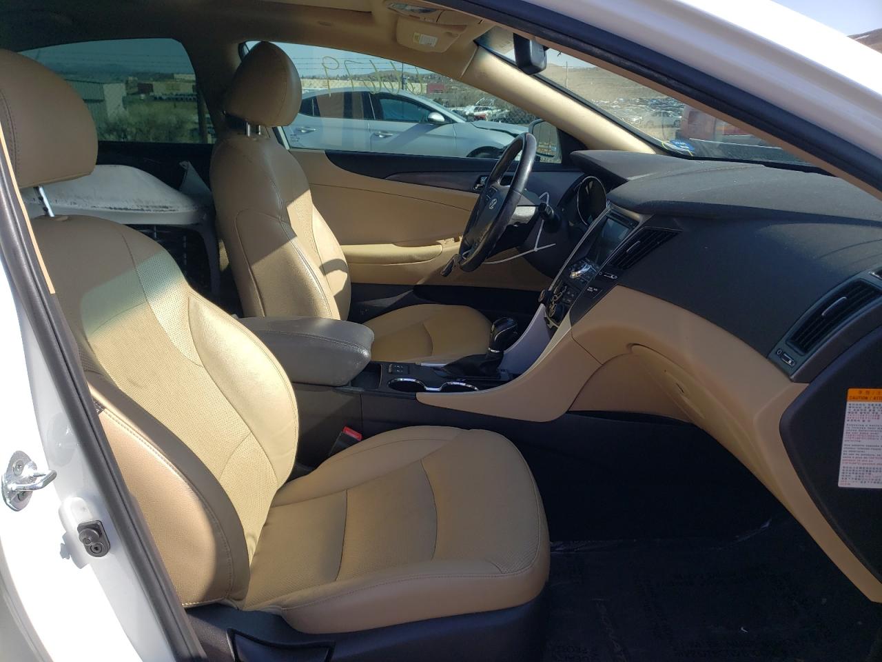 Photo 5 from auction – 2015 HYUNDAI SONATA HYB with VIN KMHEC4A45FA124267