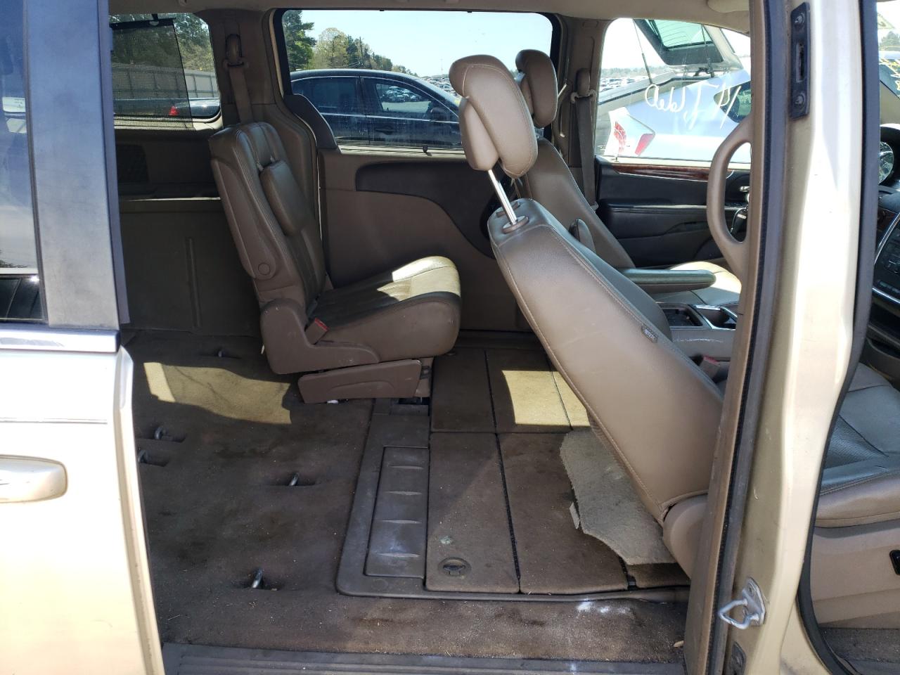 Photo 6 from auction – 2011 CHRYSLER TOWN & COU with VIN 2A4RR8DG4BR659446