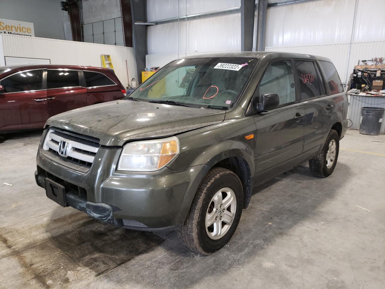 Photo 2 from auction – 2006 HONDA PILOT LX with VIN 5FNYF18156B024017