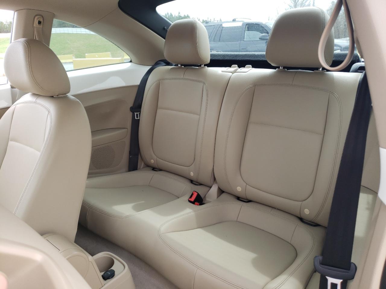 Photo 6 from auction – 2014 VOLKSWAGEN BEETLE with VIN 3VWJL7AT2EM611260