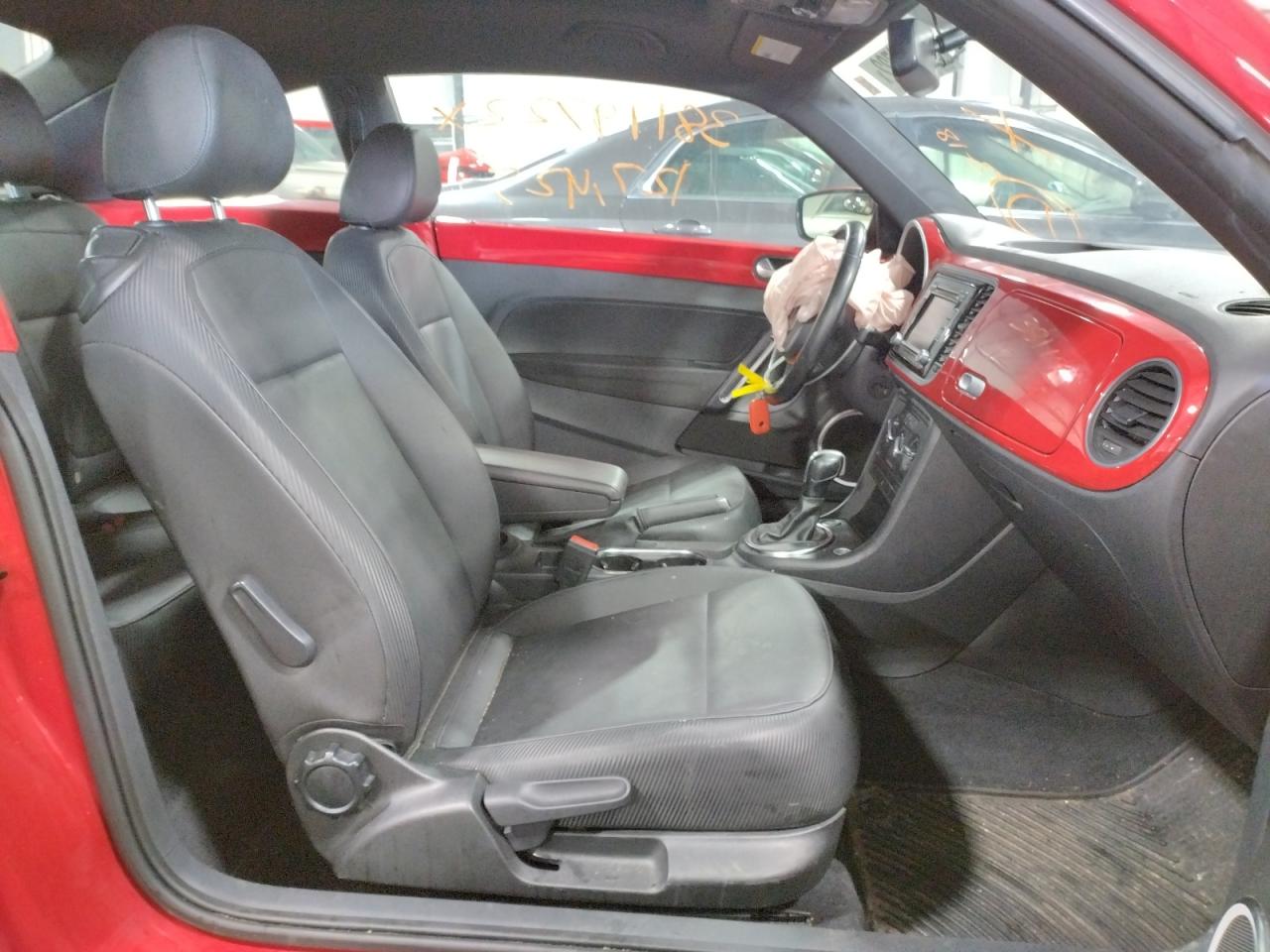 Photo 5 from auction – 2014 VOLKSWAGEN BEETLE with VIN 3VWJX7ATXEM631146
