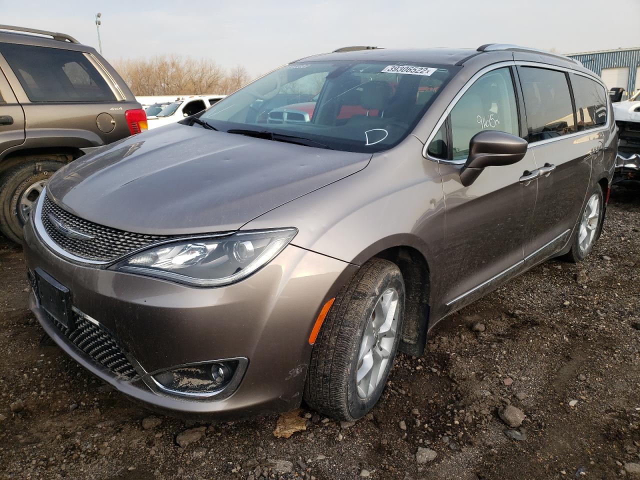 Photo 2 from auction – 2017 CHRYSLER PACIFICA T with VIN 2C4RC1EG0HR594181