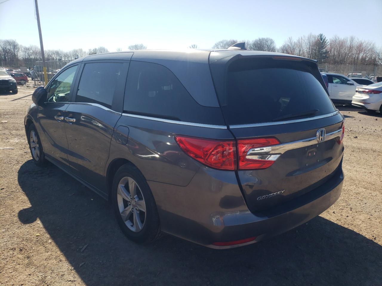 Photo 3 from auction – 2018 HONDA ODYSSEY EX with VIN 5FNRL6H72JB017579
