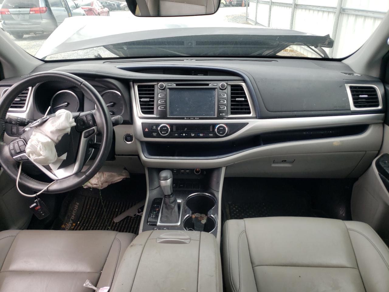 Photo 9 from auction – 2019 TOYOTA HIGHLANDER with VIN 5TDKZRFH3KS303855