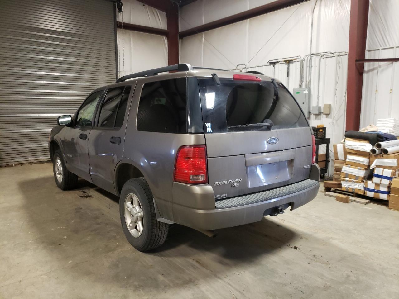 Photo 3 from auction – 2005 FORD EXPLORER with VIN 1FMZU63E15UB19631
