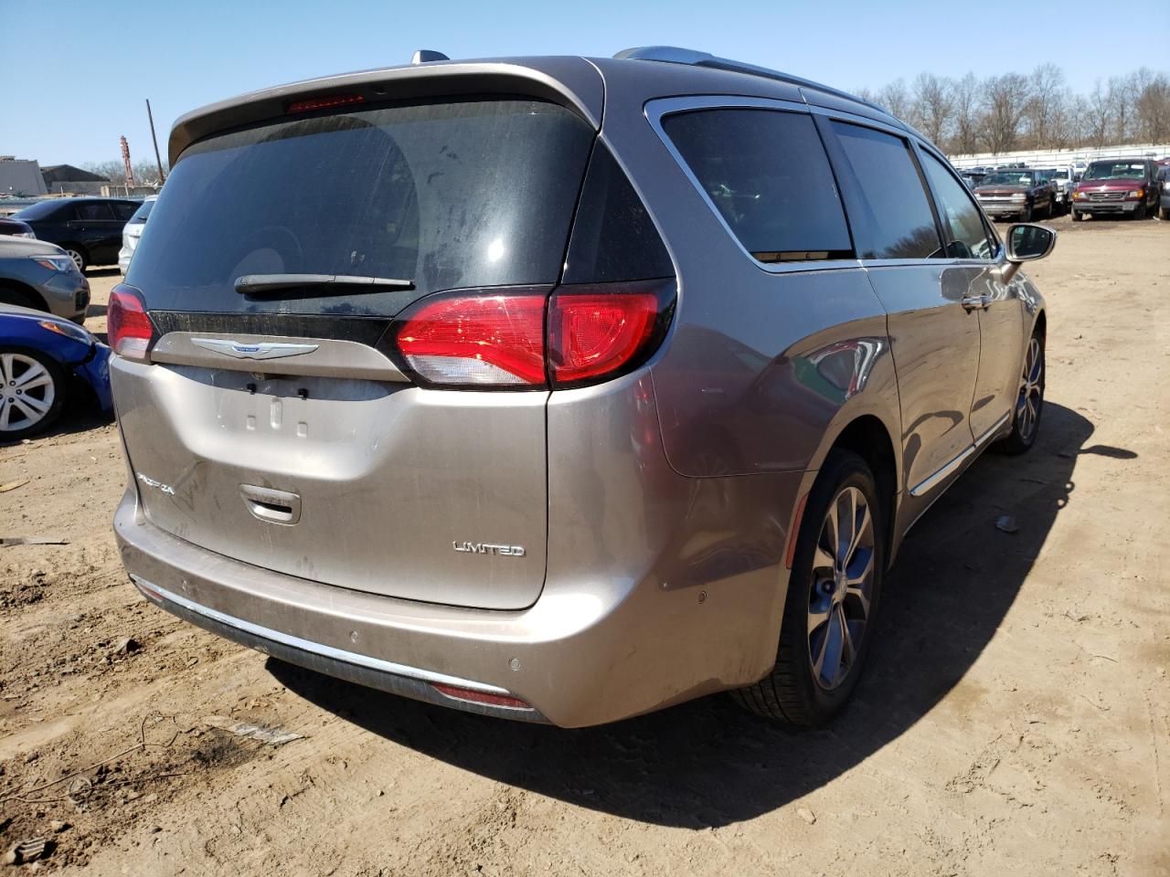 Фото 4 с аукциона – 2018 CHRYSLER PACIFICA L с VIN 2C4RC1GG4JR247651