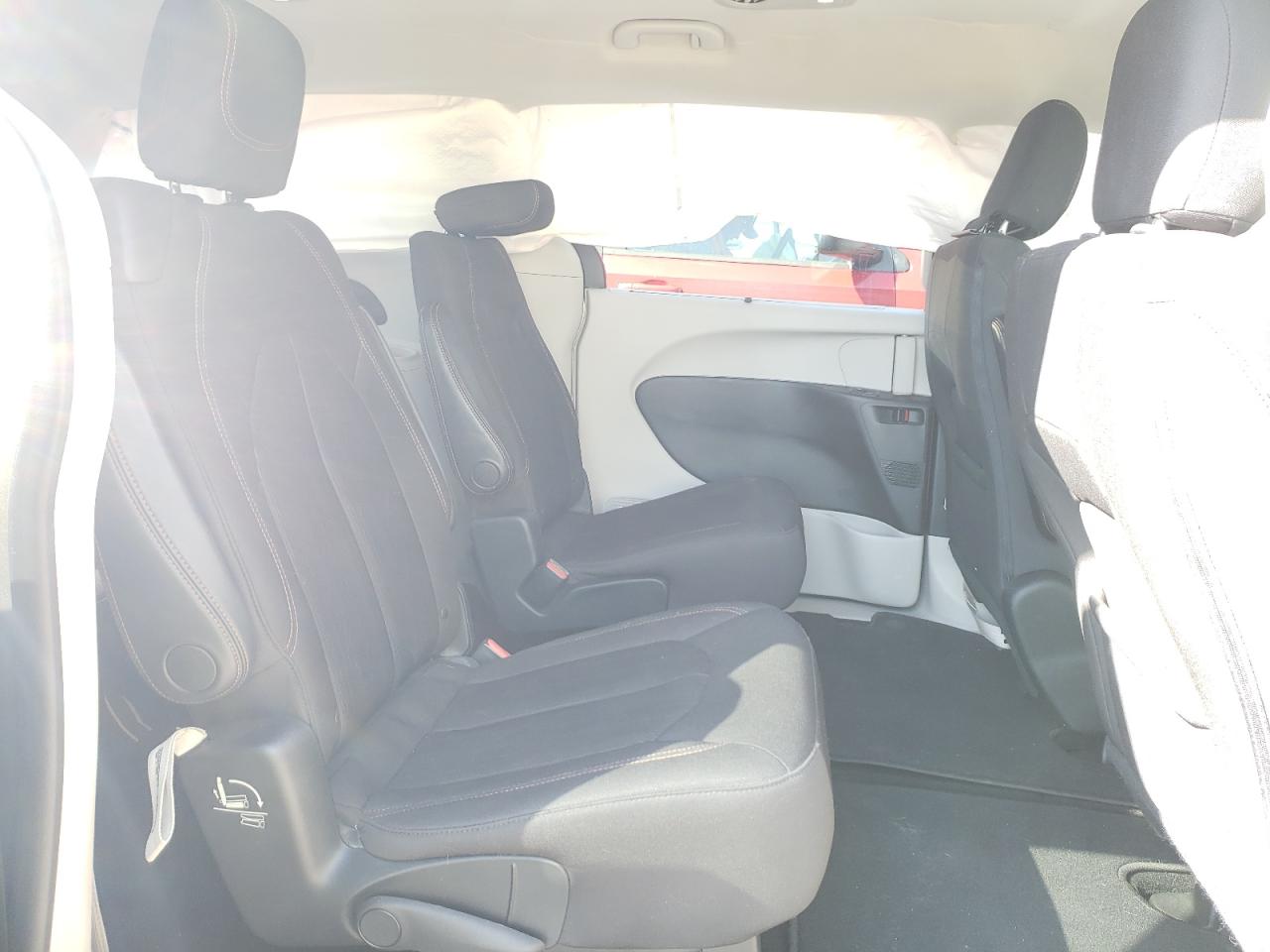 Photo 6 from auction – 2018 CHRYSLER PACIFICA T with VIN 2C4RC1FG0JR163523