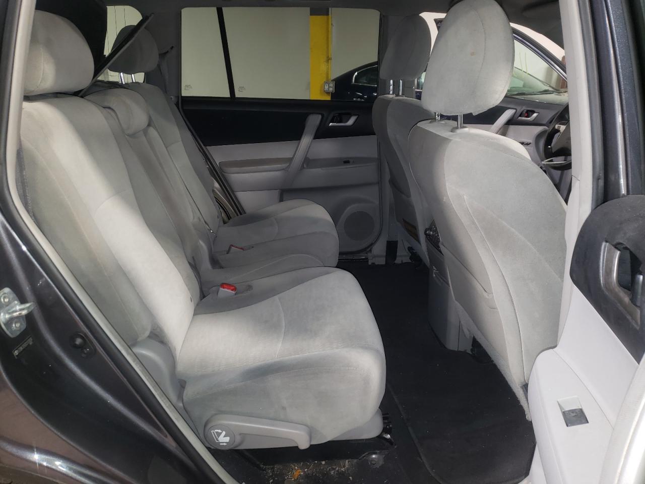 Photo 6 from auction – 2012 TOYOTA HIGHLANDER with VIN 5TDBK3EH2CS133038