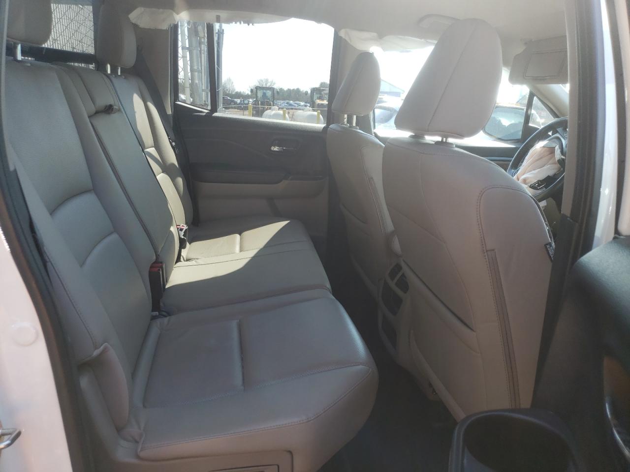 Photo 6 from auction – 2017 HONDA RIDGELINE with VIN 5FPYK3F59HB018194