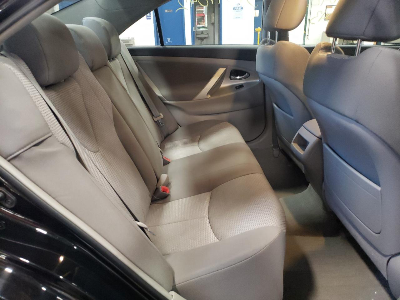 Photo 6 from auction – 2011 TOYOTA CAMRY SE with VIN 4T1BF3EK3BU686108