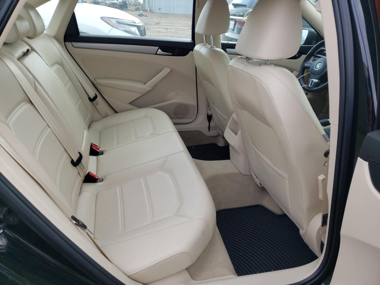 Photo 6 from auction – 2014 VOLKSWAGEN PASSAT S with VIN 1VWAT7A38EC119883