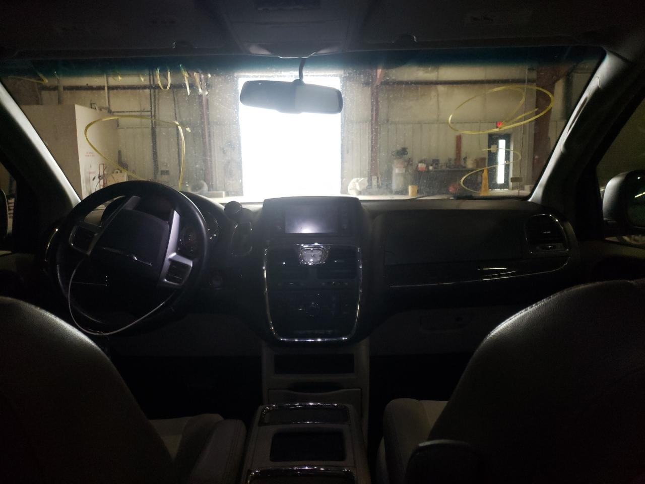 Photo 9 from auction – 2013 CHRYSLER TOWN & COU with VIN 2C4RC1BG7DR584102
