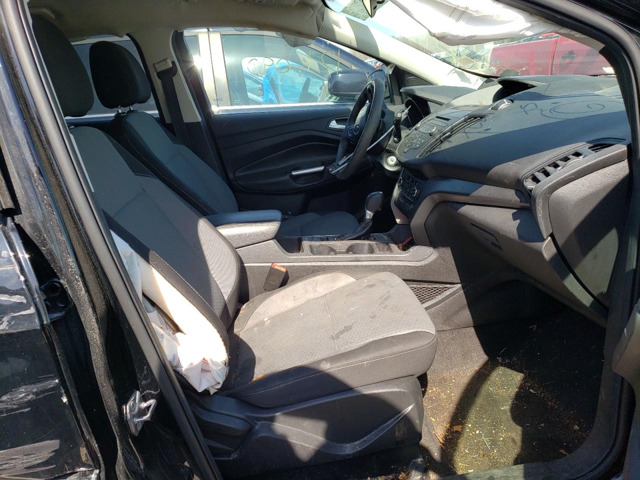 Photo 5 from auction – 2017 FORD ESCAPE SE with VIN 1FMCU0G99HUD77609