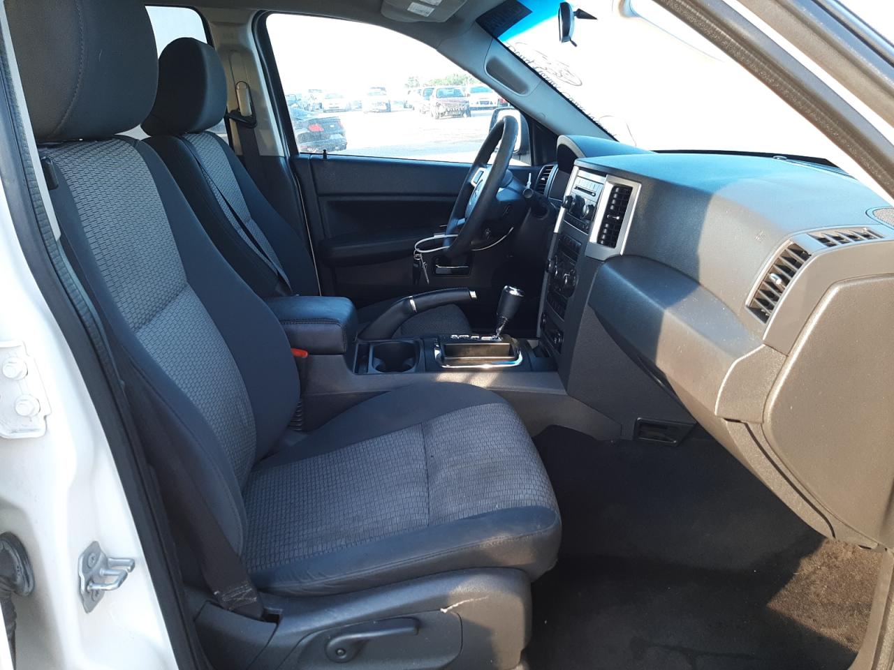 Photo 5 from auction – 2010 JEEP GRAND CHER with VIN 1J4PR4GK9AC135331