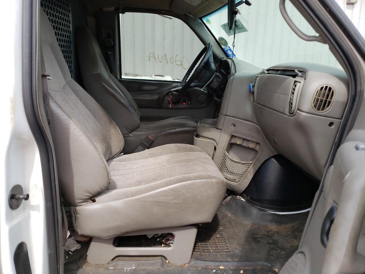 Photo 5 from auction – 2004 CHEVROLET ASTRO with VIN 1GCDM19X44B103802