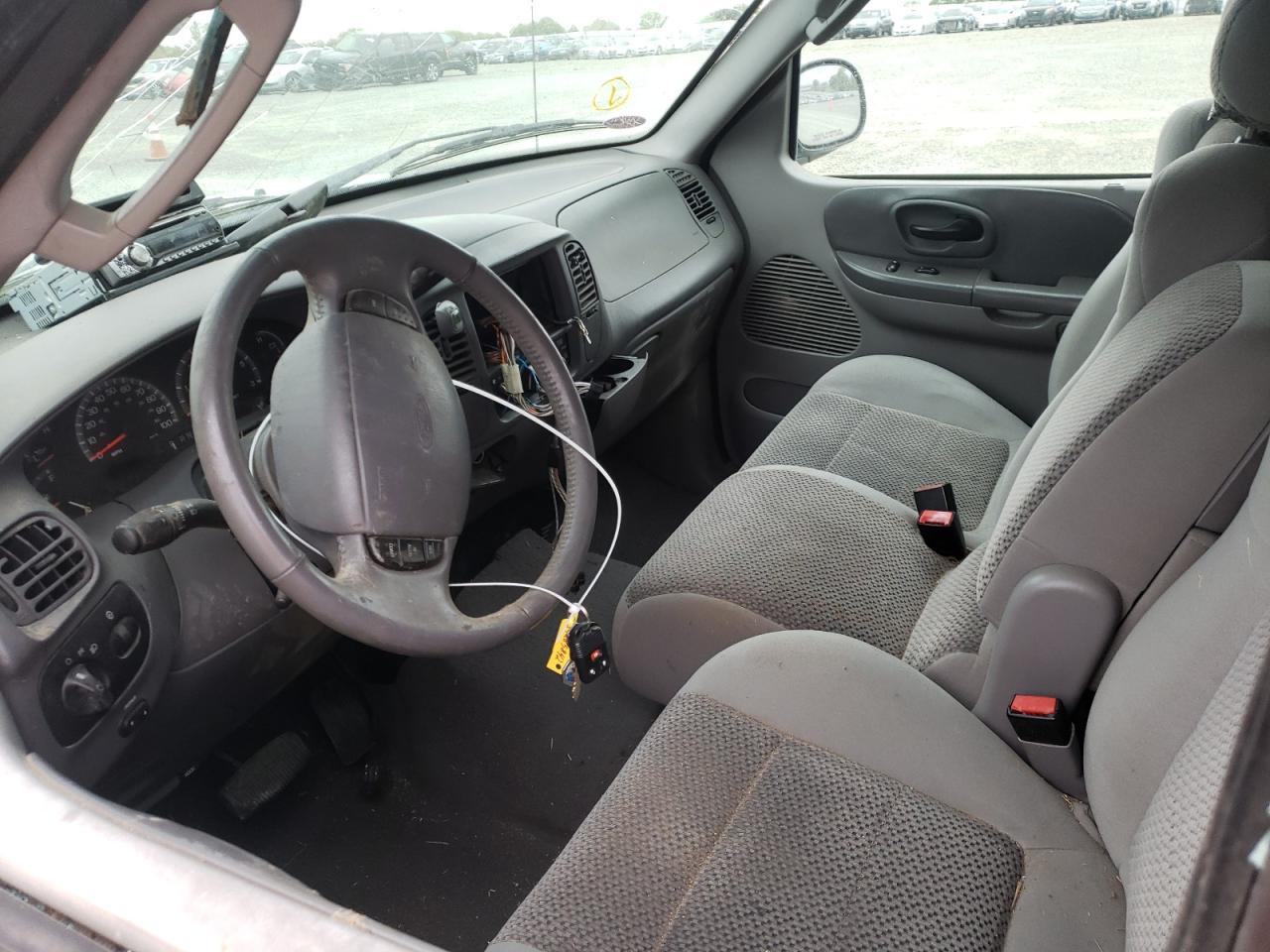 Photo 5 from auction – 2002 FORD F150 SUPER with VIN 1FTRW07632KC67916