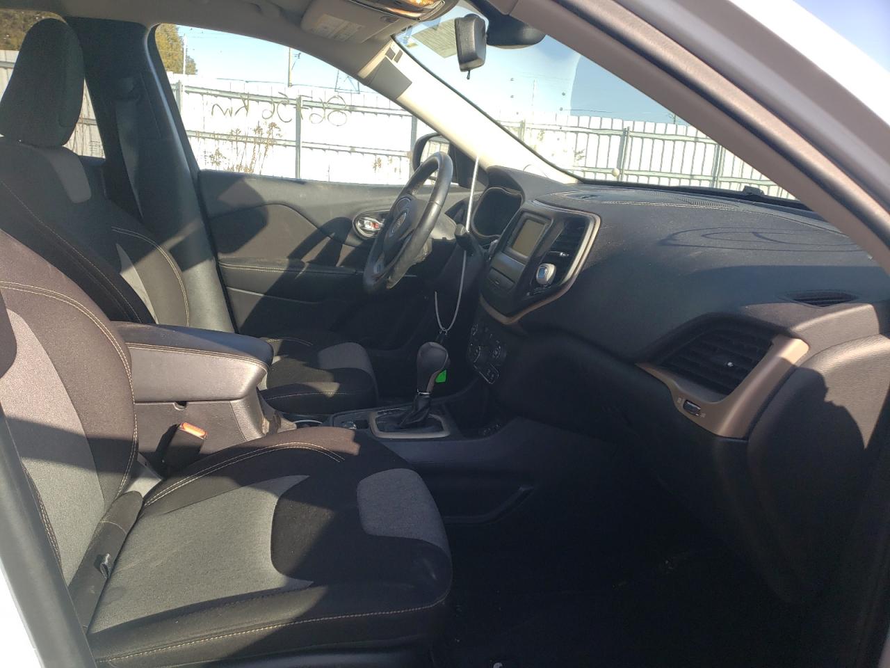 Photo 5 from auction – 2014 JEEP CHEROKEE L with VIN 1C4PJLCB9EW275185