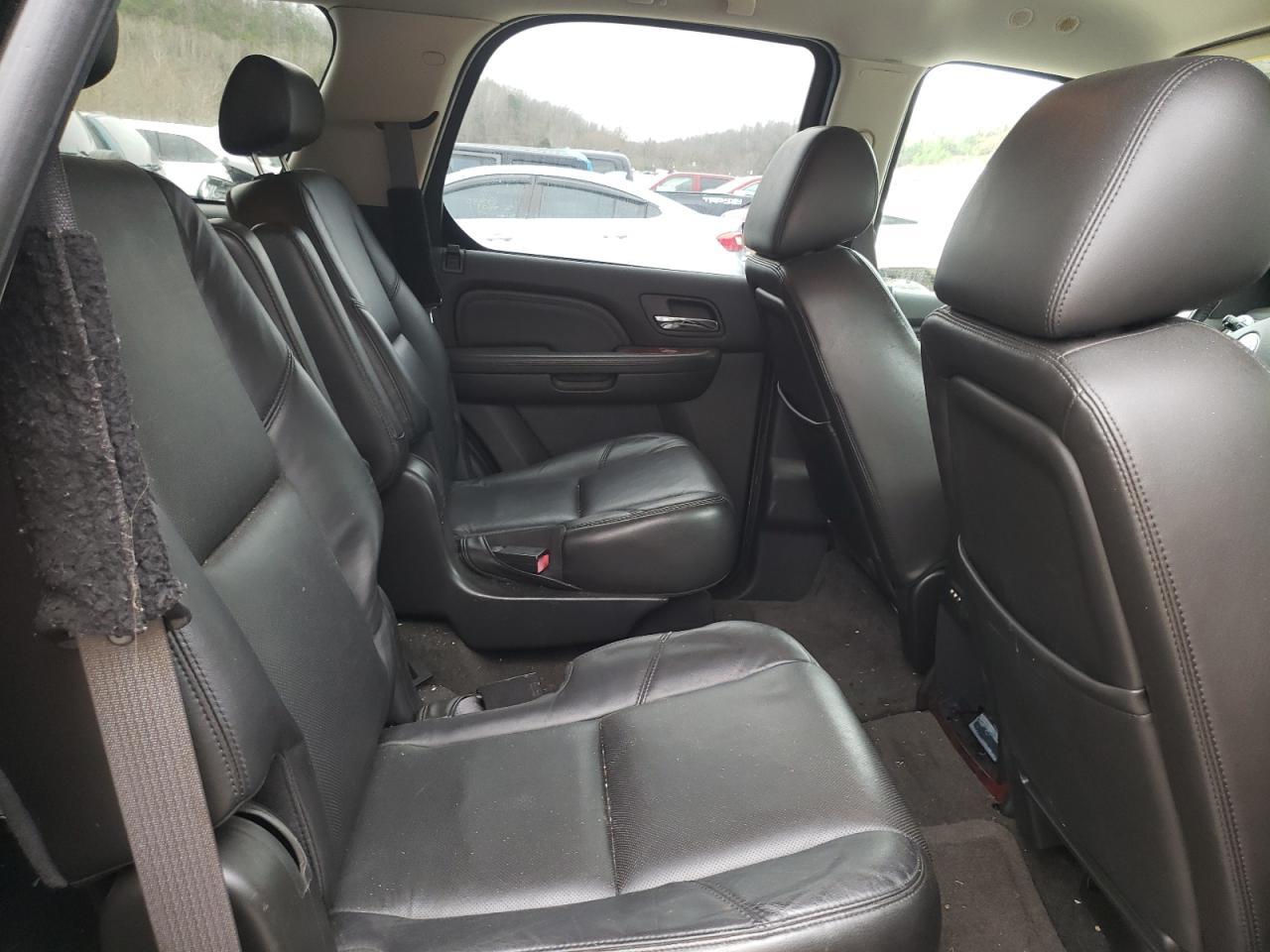 Photo 6 from auction – 2010 CADILLAC ESCALADE with VIN 1GYUKAEF2AR109906