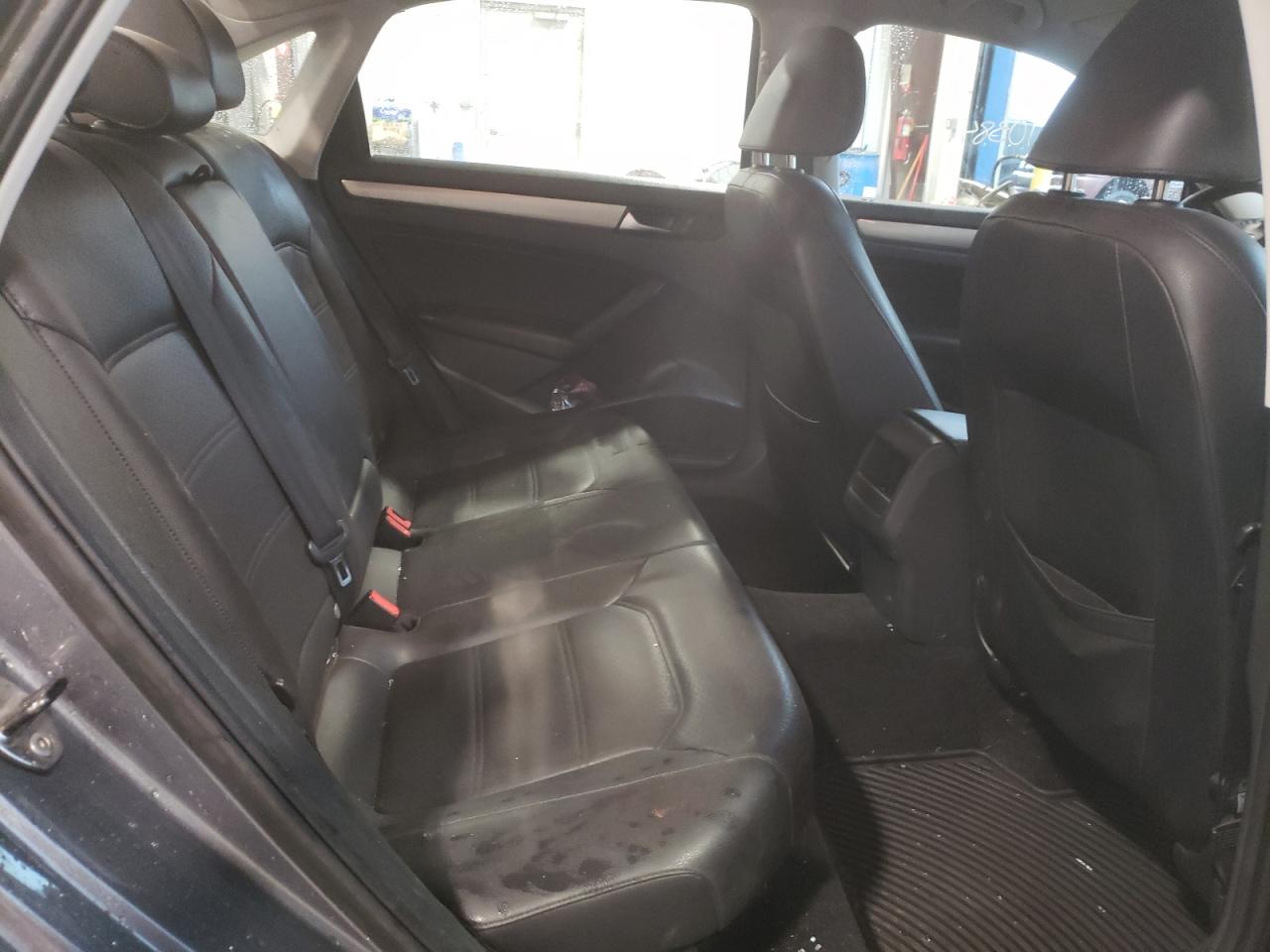 Photo 6 from auction – 2014 VOLKSWAGEN PASSAT S with VIN 1VWAT7A35EC043104