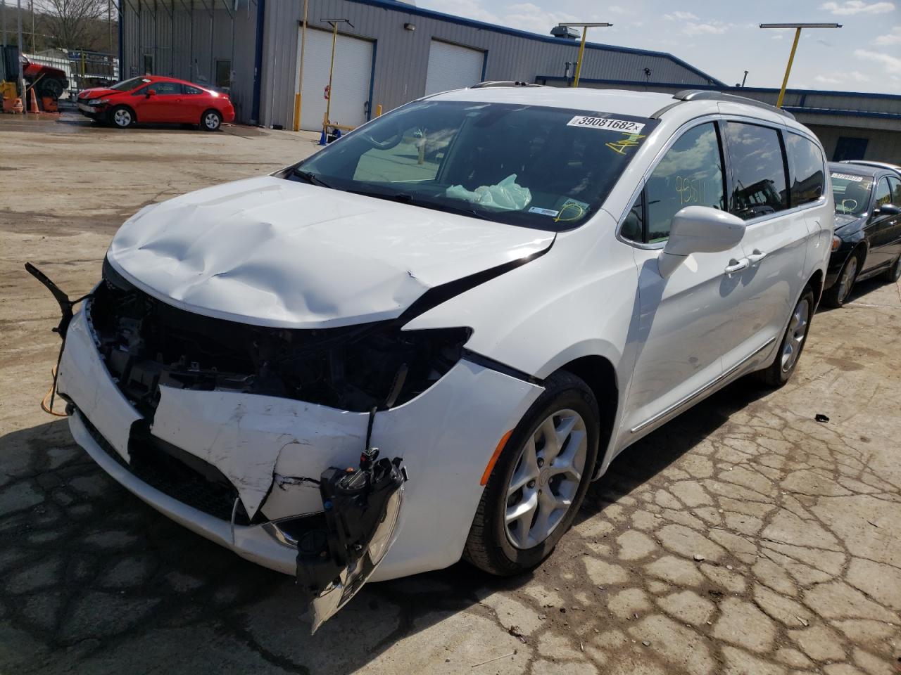 Photo 2 from auction – 2017 CHRYSLER PACIFICA T with VIN 2C4RC1BG5HR823443