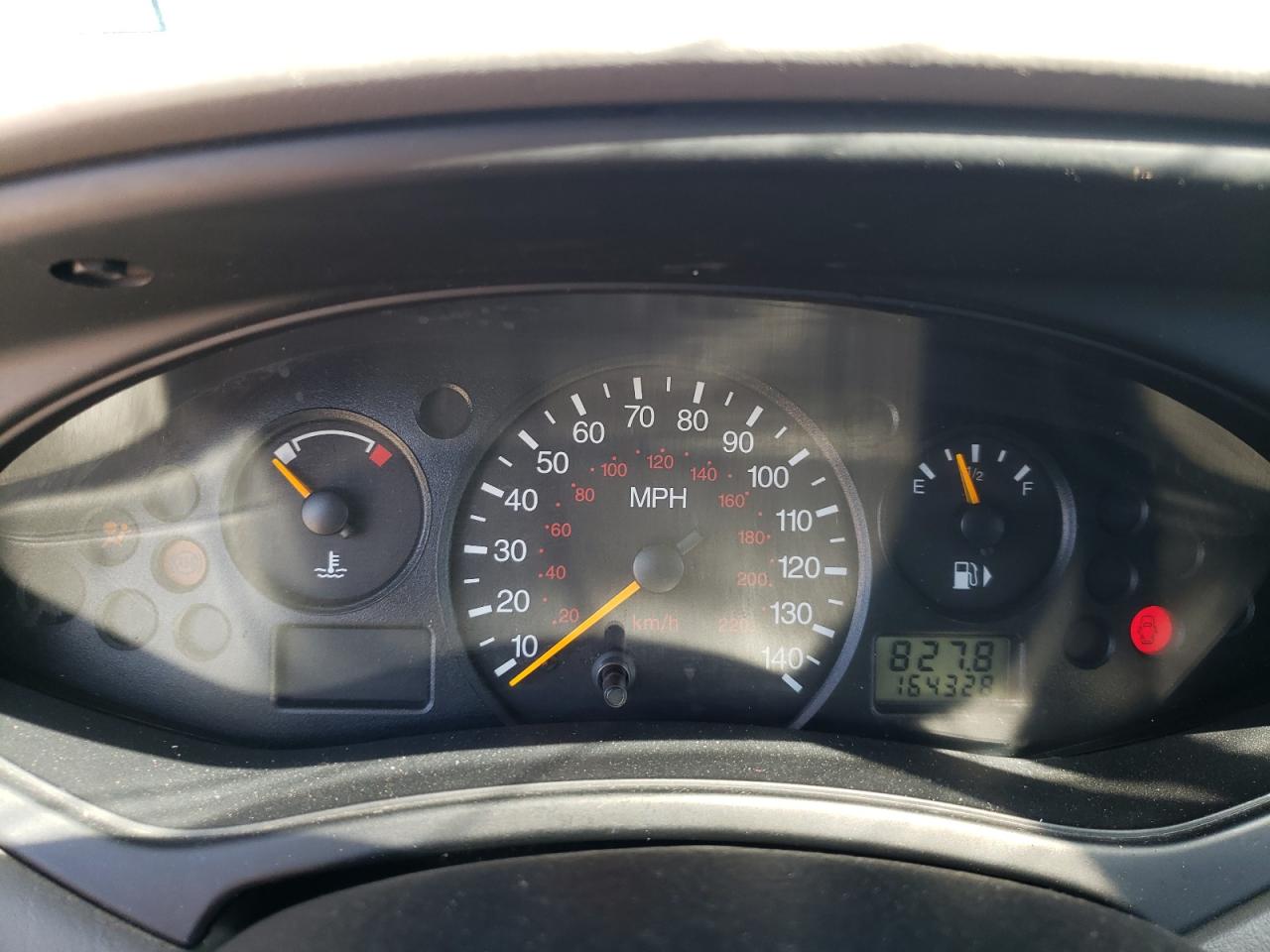 Photo 8 from auction – 2000 FORD FOCUS SE with VIN 1FAHP3434YW358379