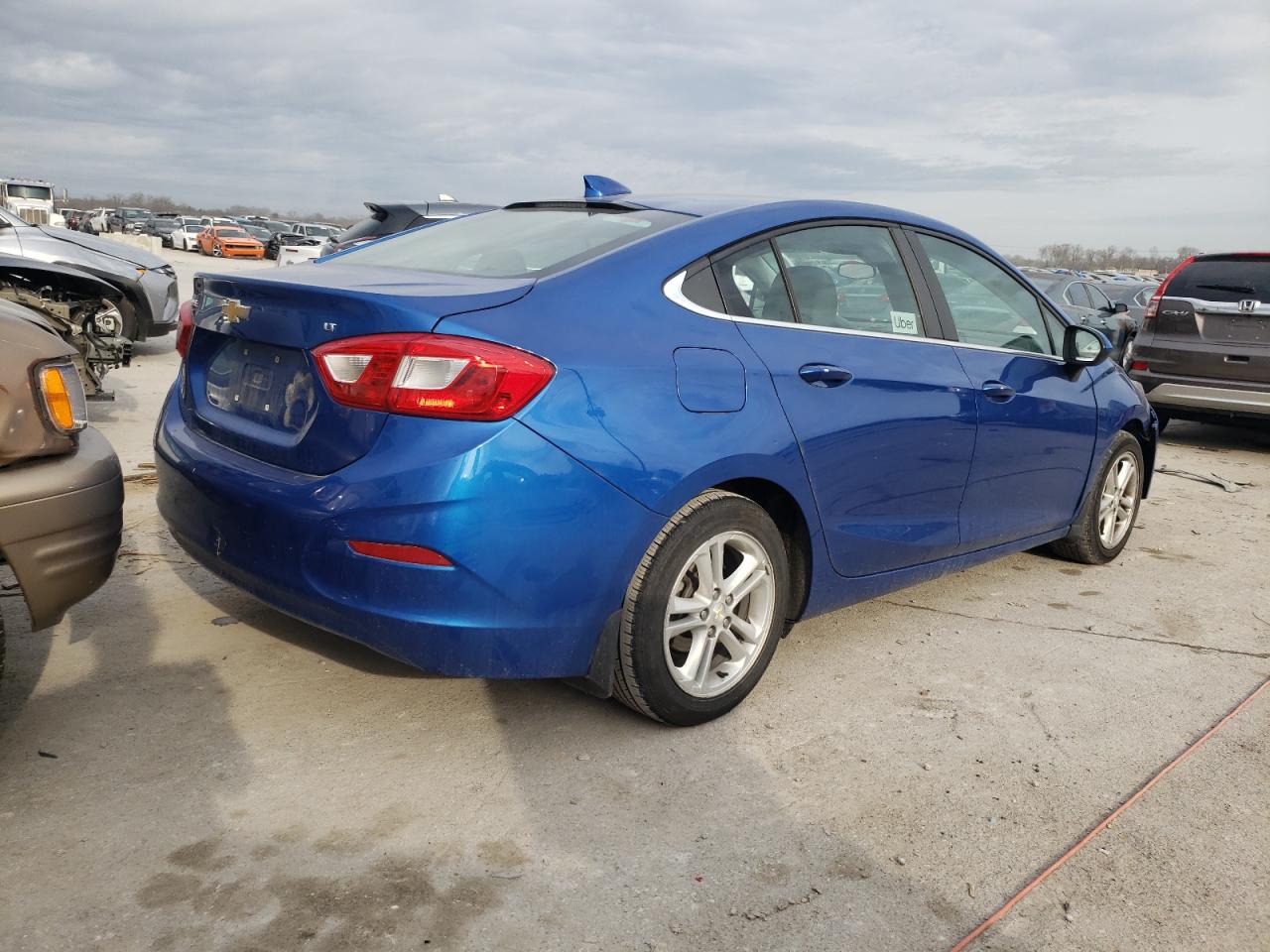 Photo 4 from auction – 2017 CHEVROLET CRUZE LT with VIN 3G1BE5SM3HS564777