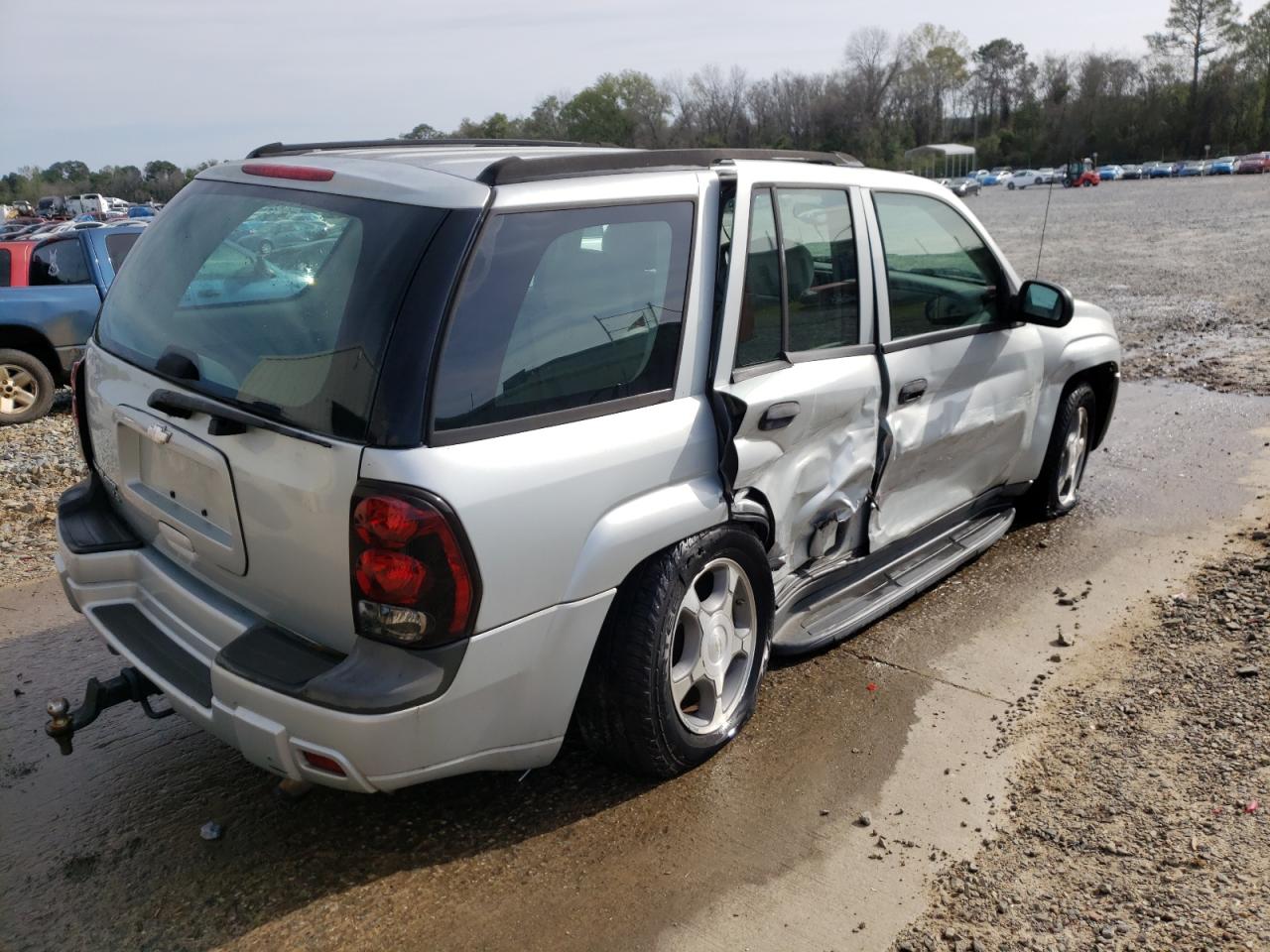 Photo 4 from auction – 2007 CHEVROLET TRAILBLAZE with VIN 1GNDS13S172124539