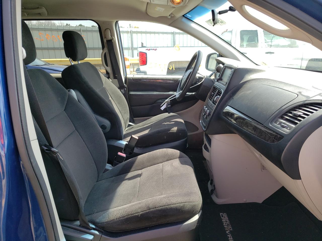 Photo 5 from auction – 2011 DODGE GRAND CARA with VIN 2D4RN3DG1BR663672