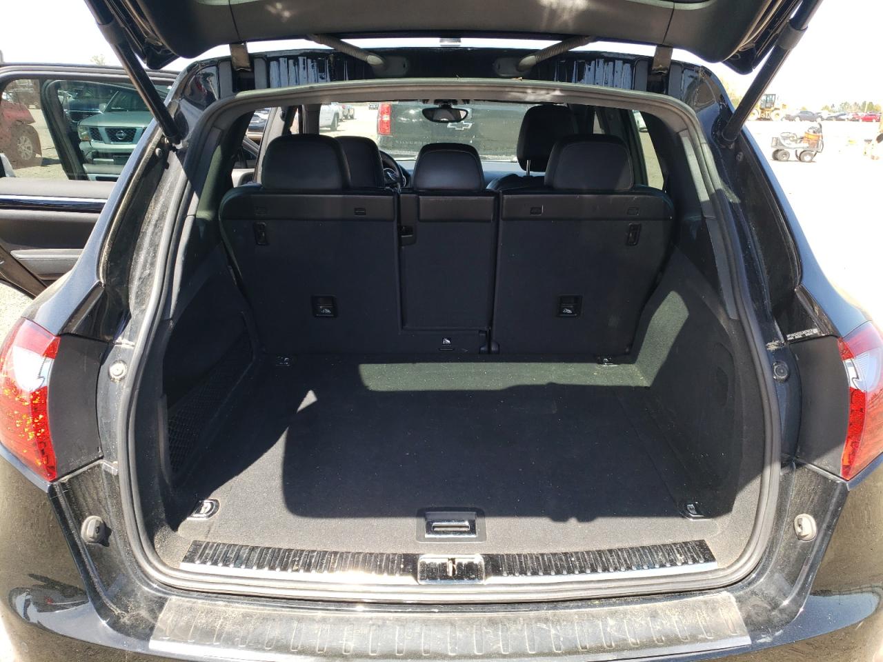 Photo 9 from auction – 2014 PORSCHE CAYENNE with VIN WP1AA2A21ELA07413