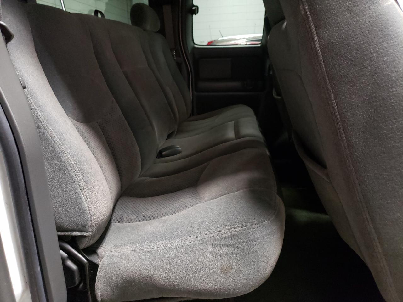 Photo 6 from auction – 2003 CHEVROLET SILVERADO with VIN 2GCEK19TX31128869