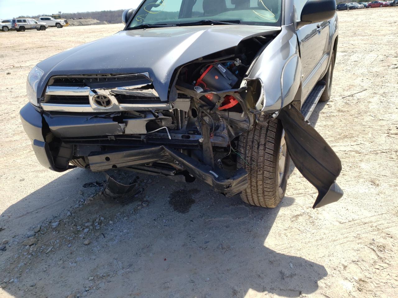Photo 9 from auction – 2005 TOYOTA 4RUNNER SR with VIN JTEZU14RX50043614