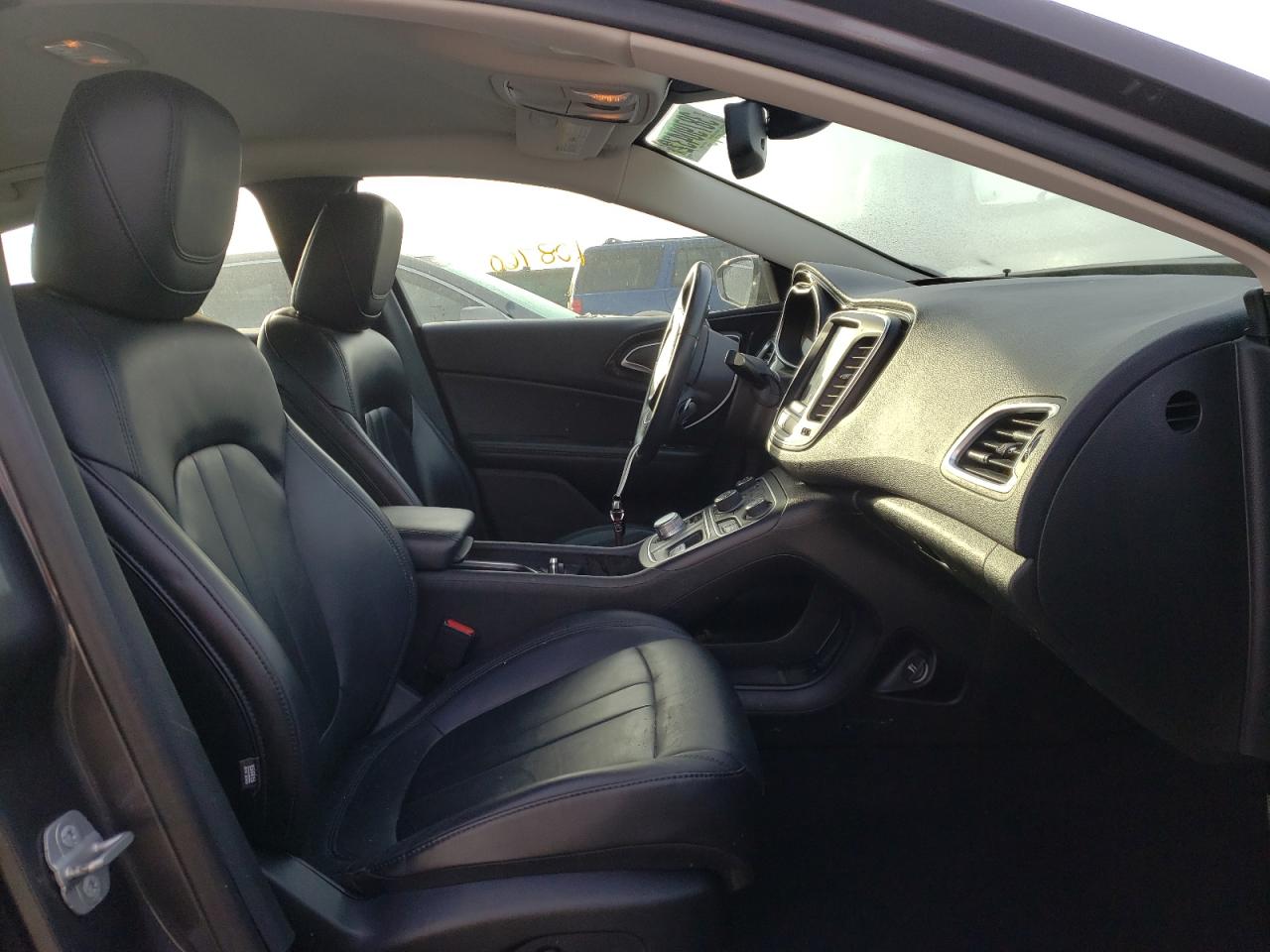 Photo 5 from auction – 2015 CHRYSLER 200 C with VIN 1C3CCCCG3FN519820