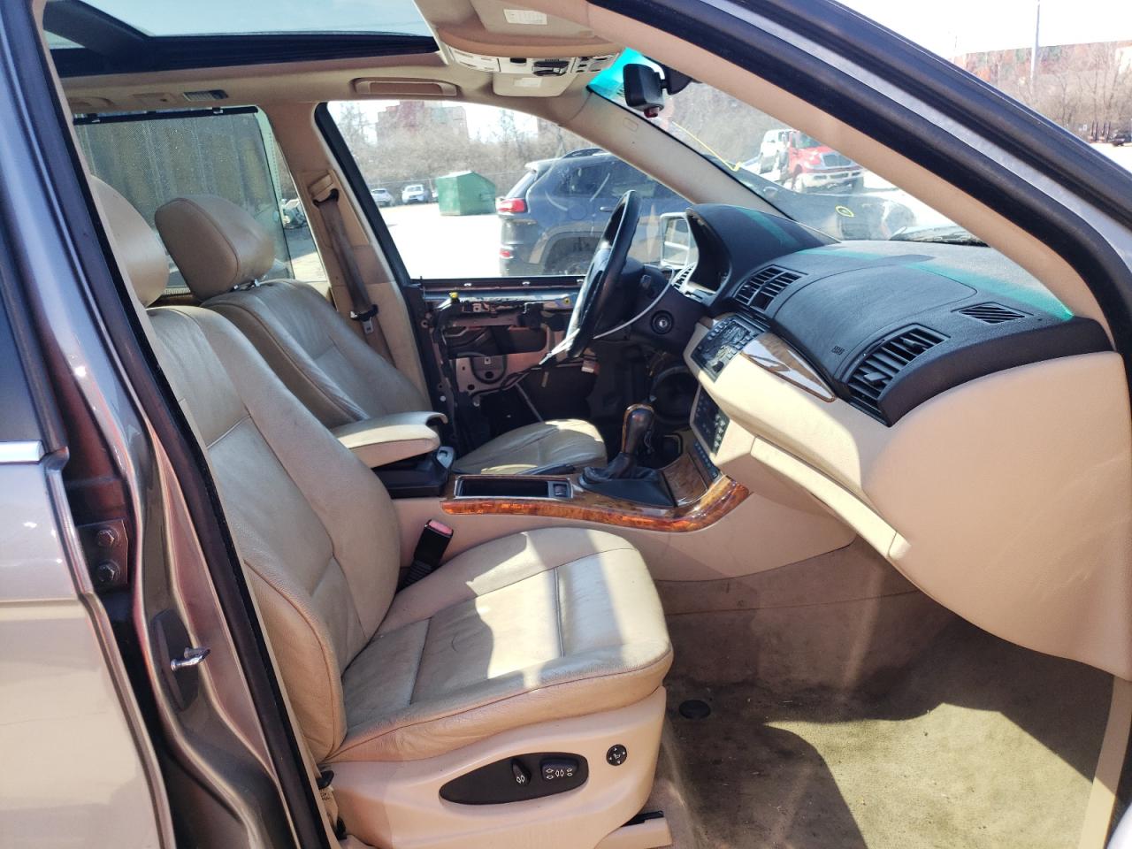 Photo 5 from auction – 2006 BMW X5 4.4I with VIN 5UXFB53586LV28898