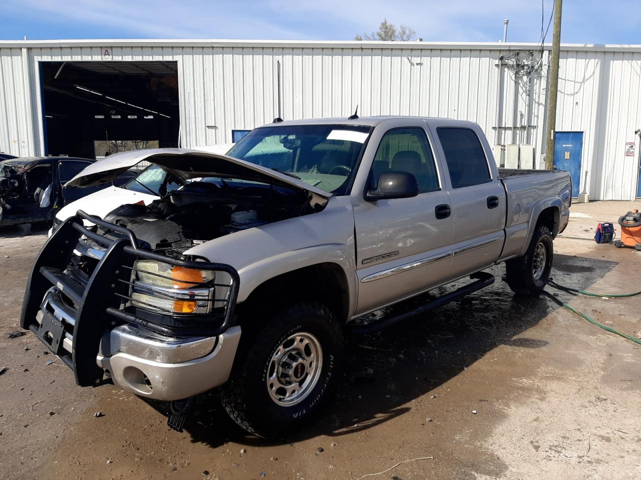 Photo 2 from auction – 2004 GMC SIERRA K25 with VIN 1GTHK23U24F196047