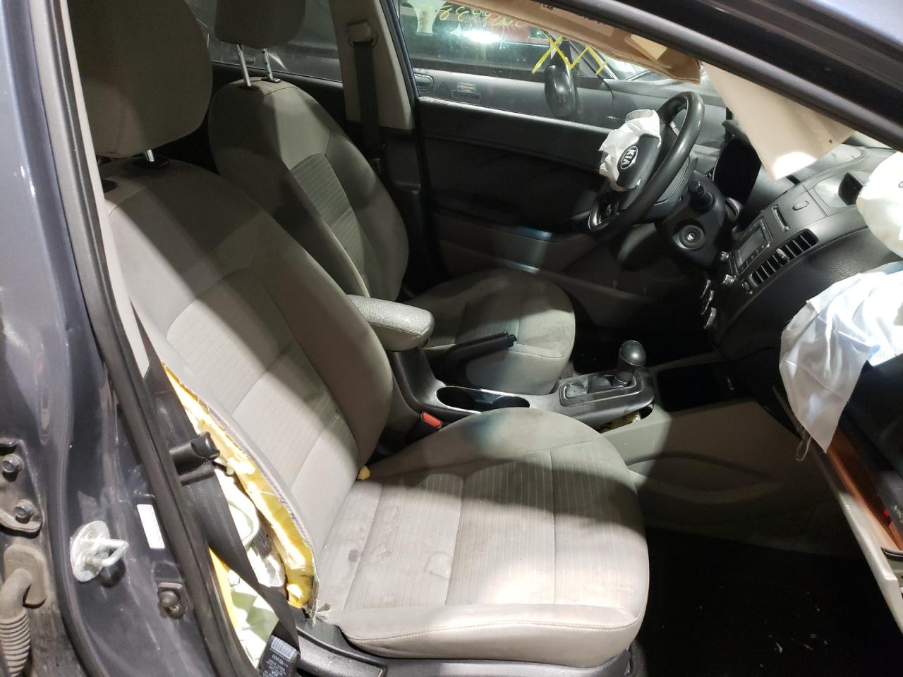 Photo 5 from auction – 2016 KIA FORTE LX with VIN KNAFX4A63G5477015