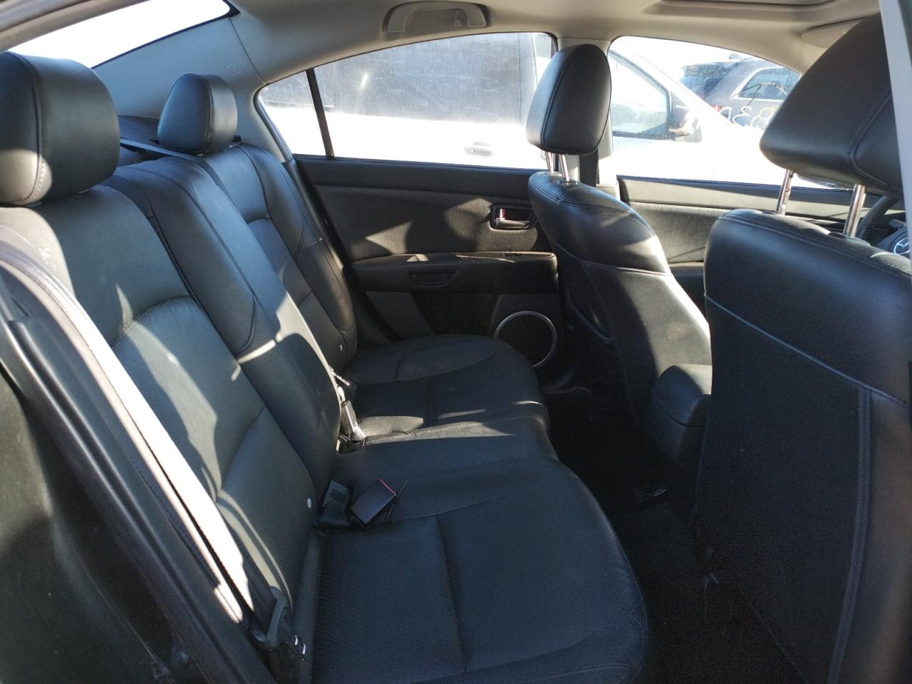 Photo 6 from auction – 2005 MAZDA 3 S with VIN JM1BK323451223929
