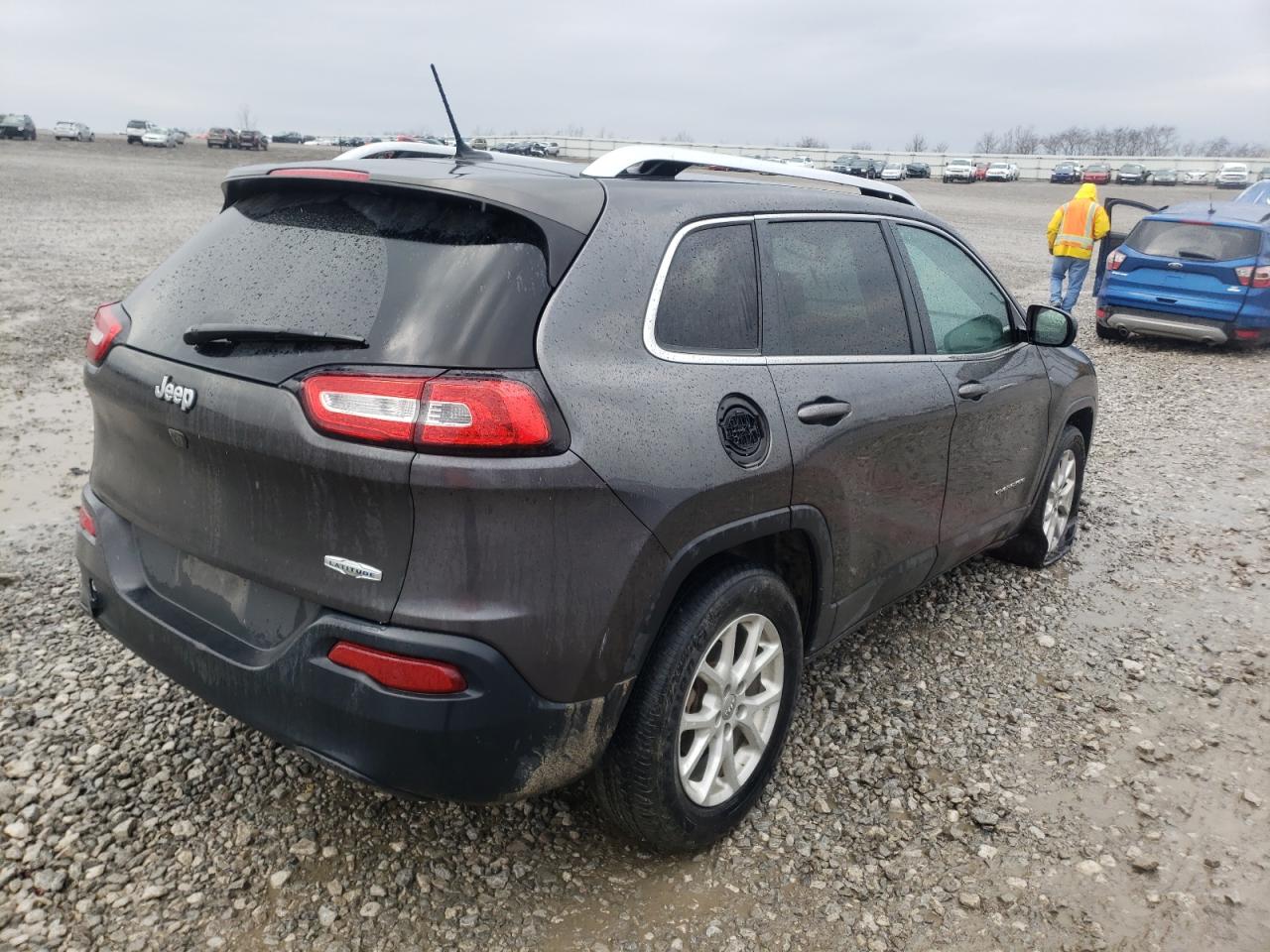 Photo 4 from auction – 2015 JEEP CHEROKEE L with VIN 1C4PJLCB2FW737295