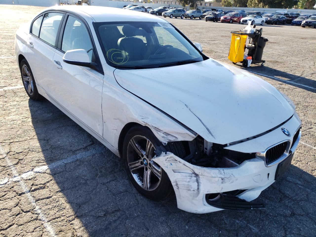 BMW 320 I 2014 con VIN WBA3B1C56EK135237 - Foto de la subasta
