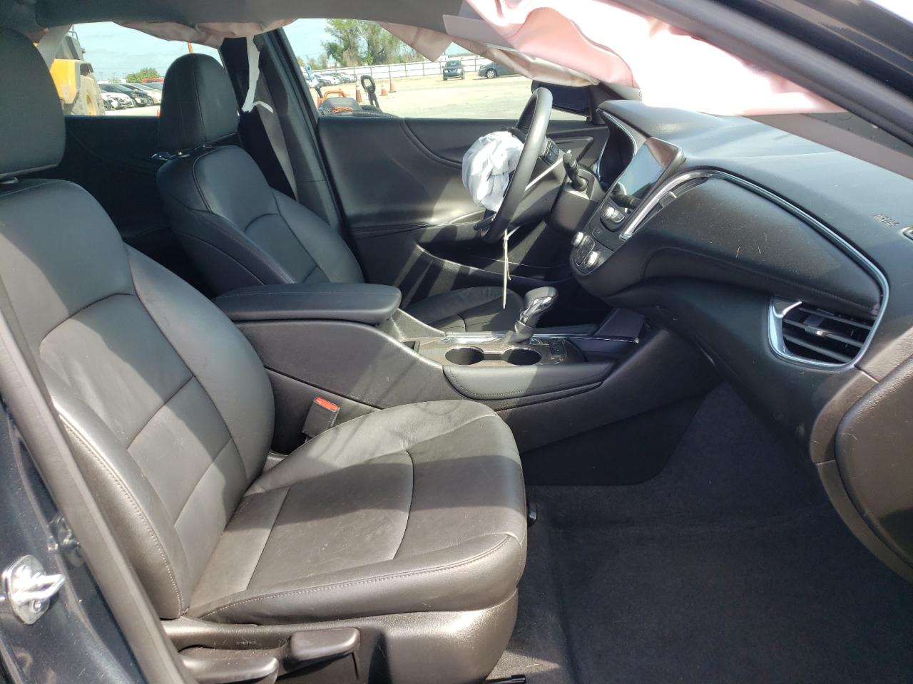 Photo 5 from auction – 2021 CHEVROLET MALIBU LT with VIN 1G1ZD5ST9MF045269