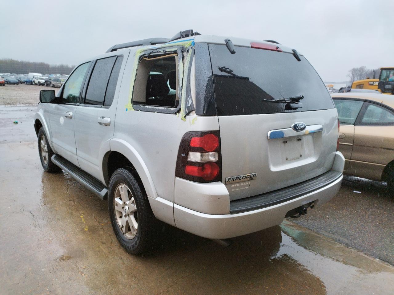 Photo 3 from auction – 2009 FORD EXPLORER X with VIN 1FMEU63E99UA26151
