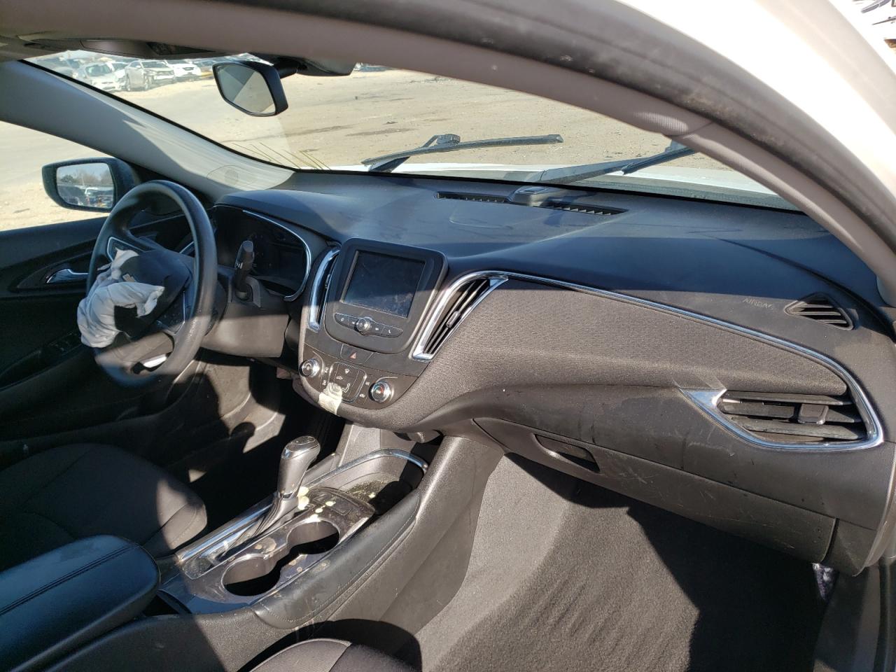 Photo 9 from auction – 2017 CHEVROLET MALIBU LT with VIN 1G1ZE5ST5HF235542